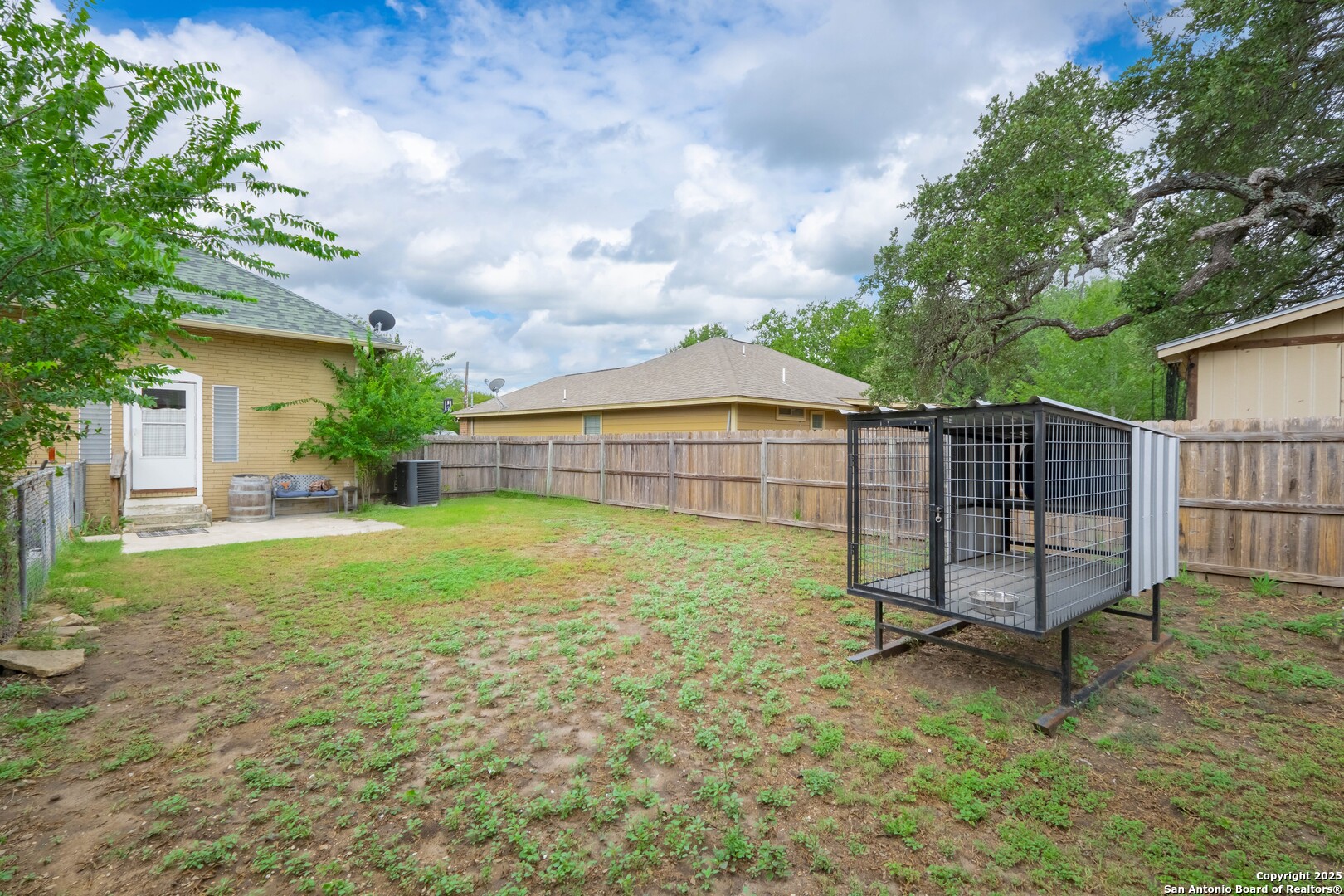 301 Jefferson Drive Devine TX 78016