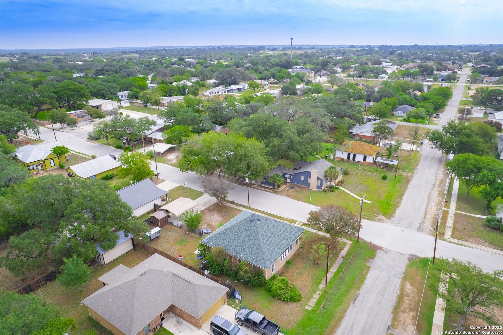 301 Jefferson Drive Devine TX 78016