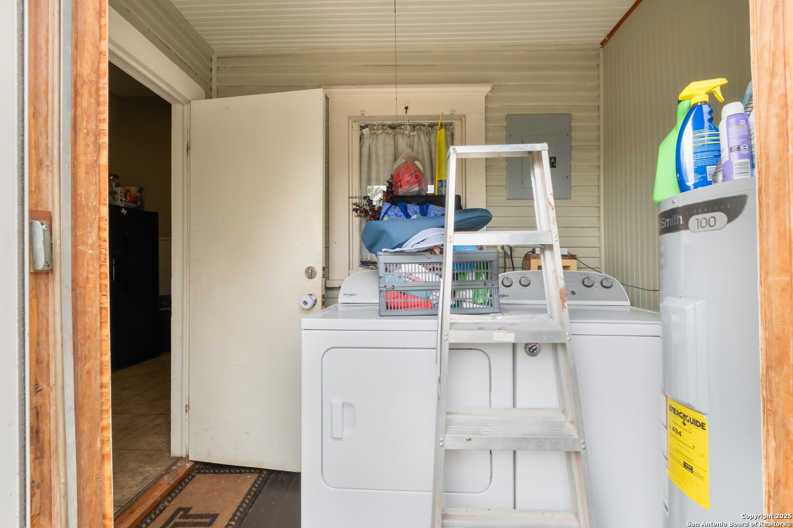 301 Jefferson Drive Devine TX 78016