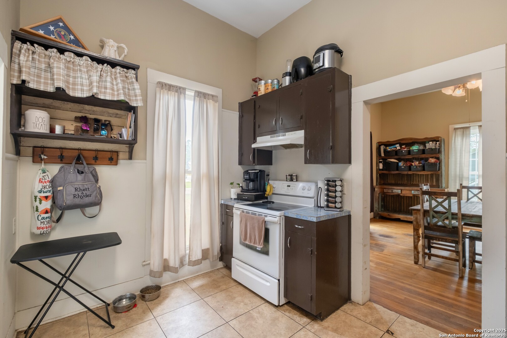 301 Jefferson Drive Devine TX 78016