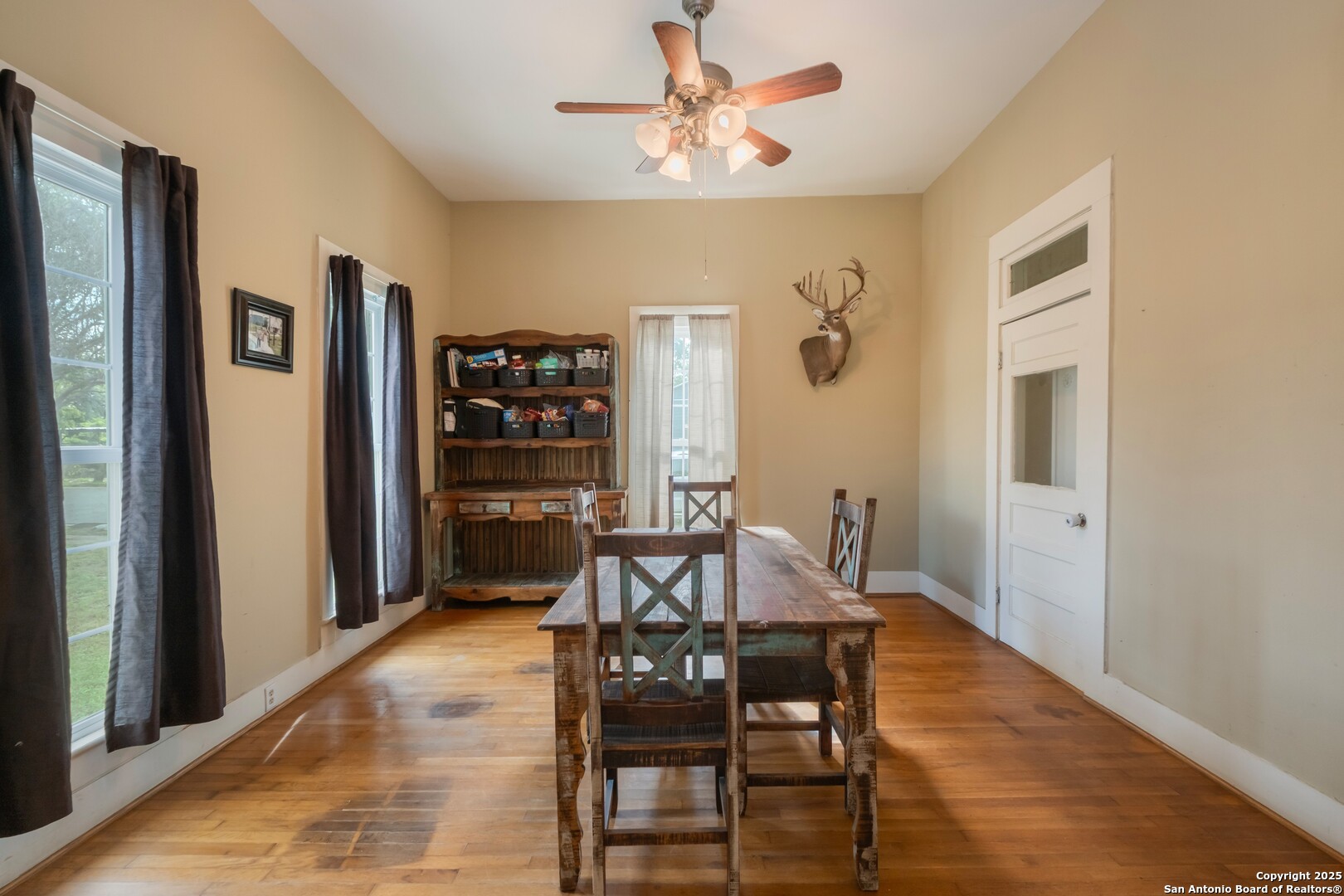 301 Jefferson Drive Devine TX 78016