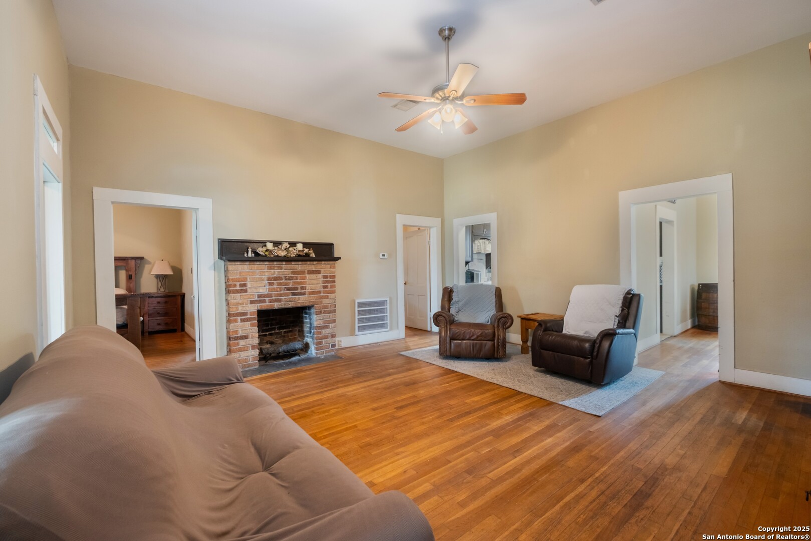 301 Jefferson Drive Devine TX 78016