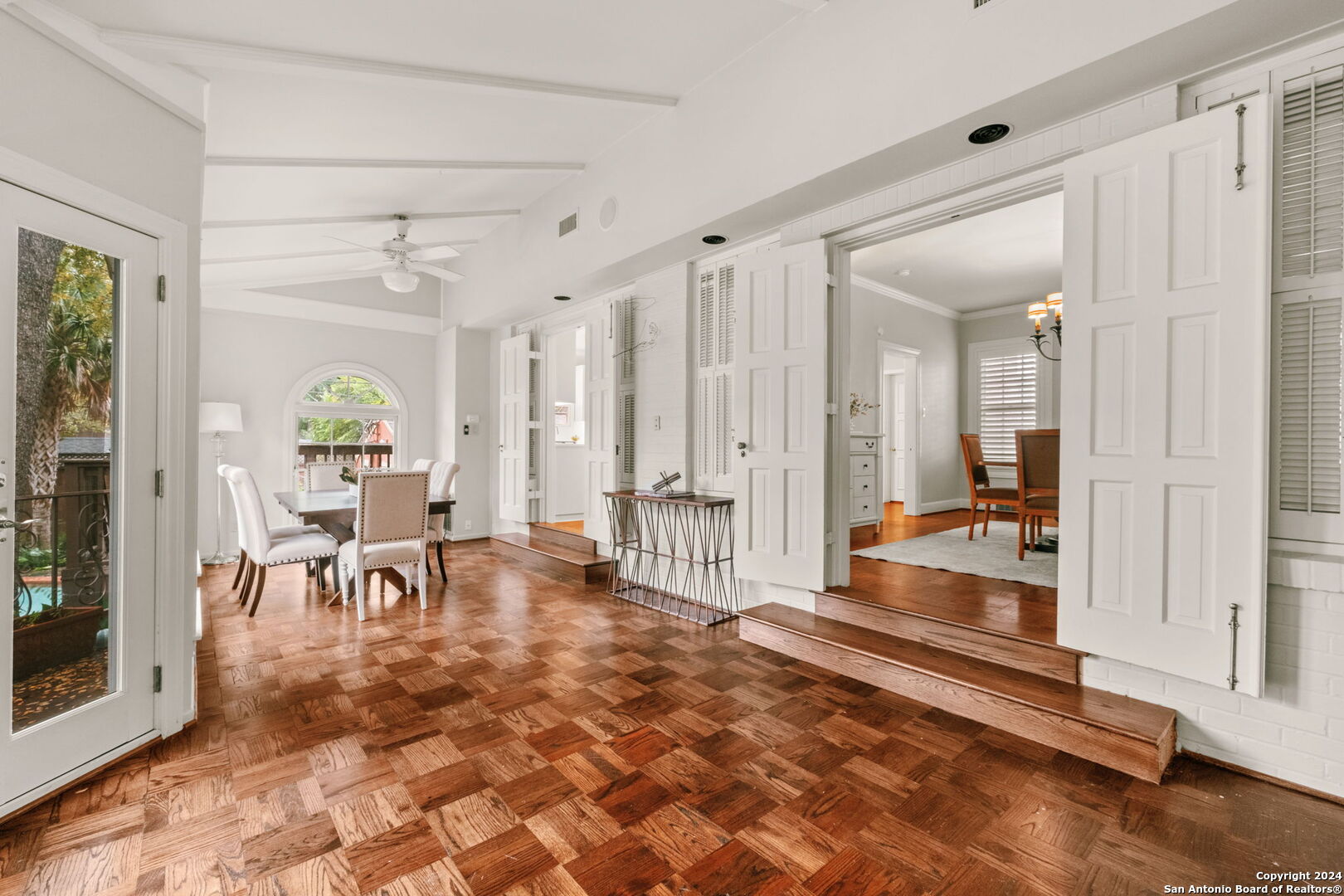 208 Canterbury Hill Terrell Hills TX 78209