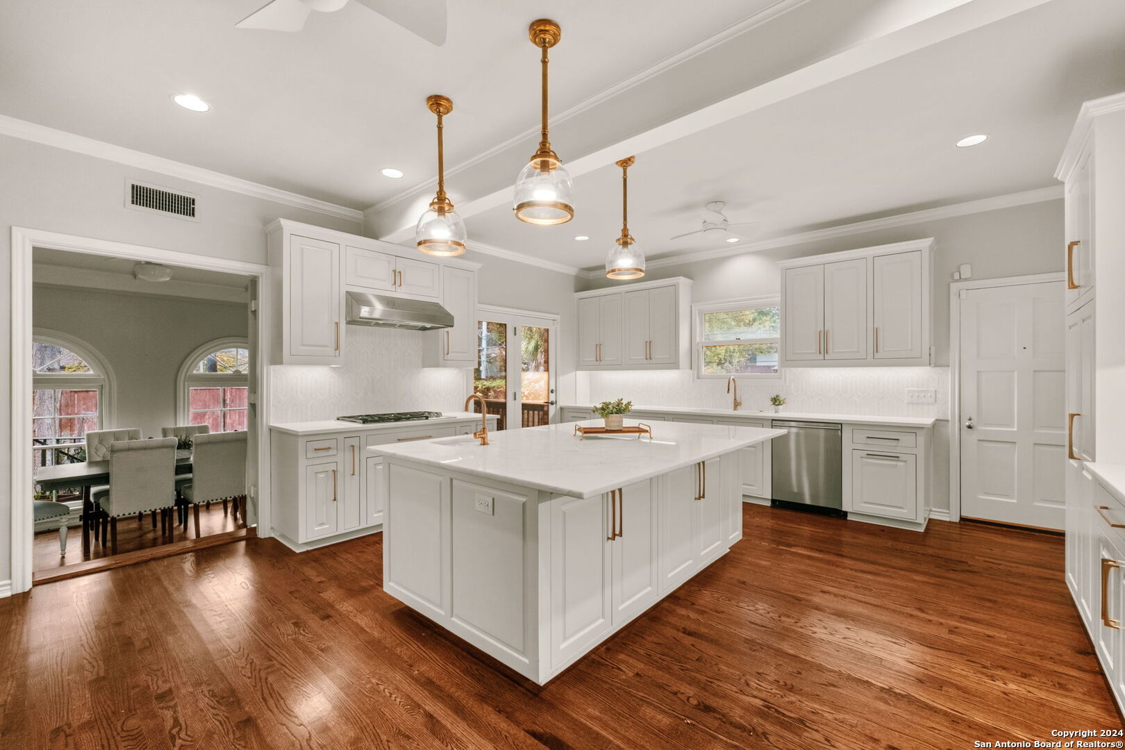 208 Canterbury Hill Terrell Hills TX 78209