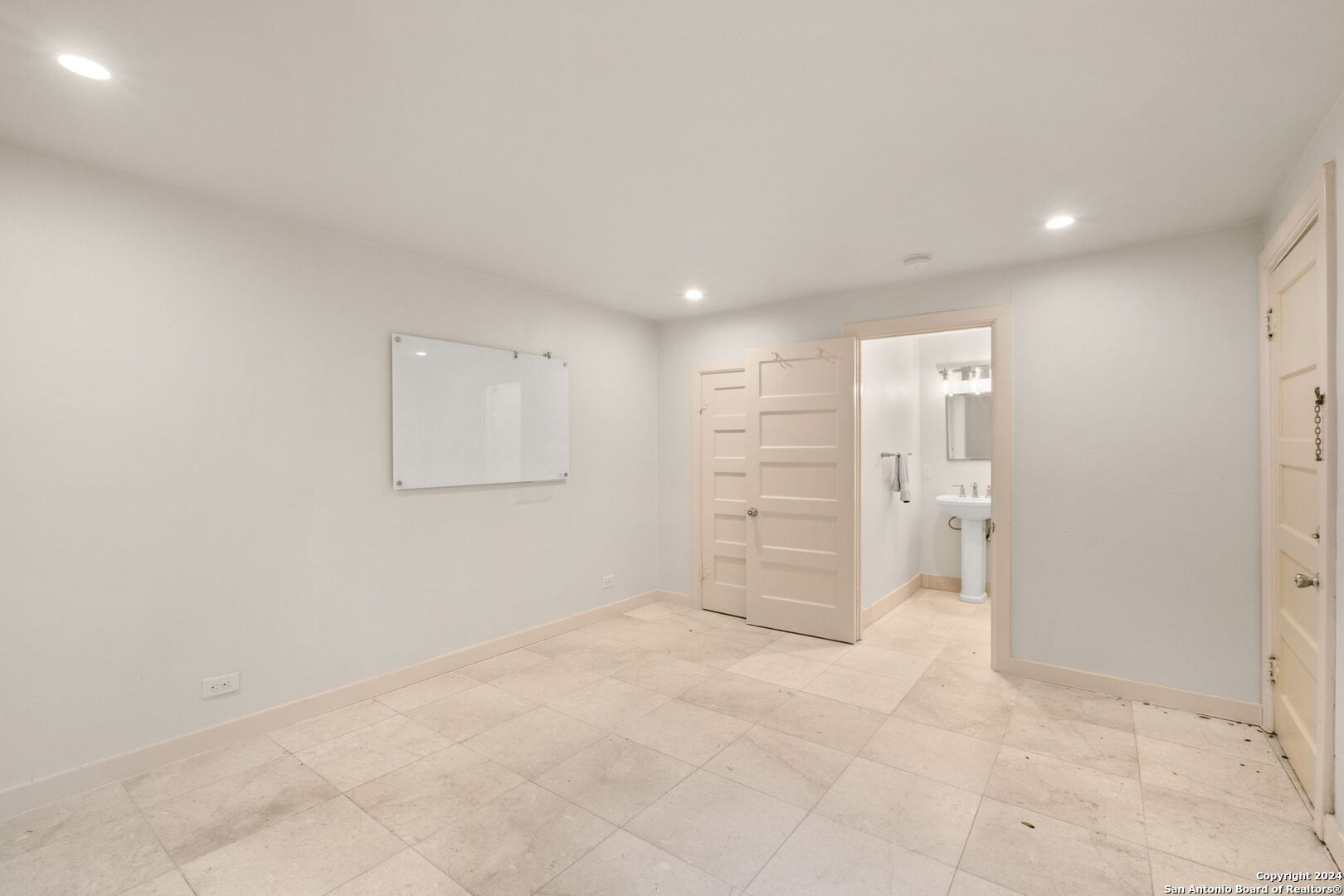 208 Canterbury Hill Terrell Hills TX 78209