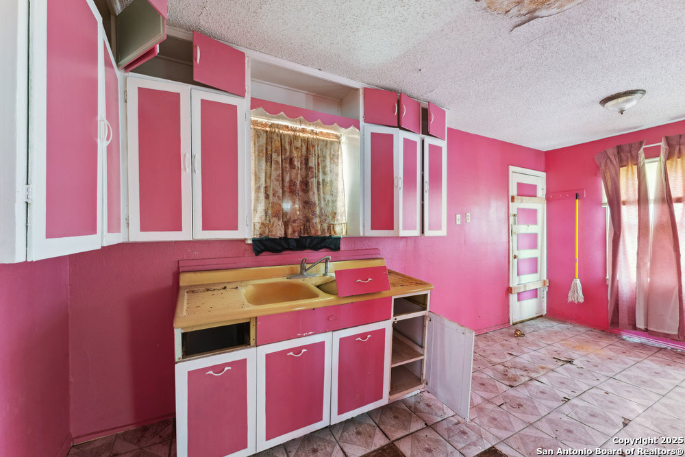 1932 E Highland Boulevard San Antonio TX 78210