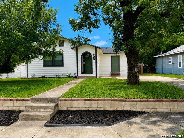 806 N Getty Street Uvalde TX 78801