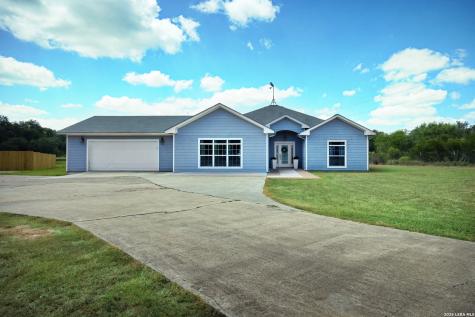 6006 Yucca Trail Beeville TX 78102
