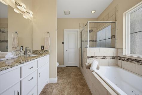6006 Yucca Trail Beeville TX 78102