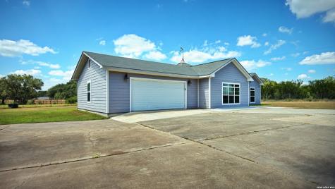 6006 Yucca Trail Beeville TX 78102
