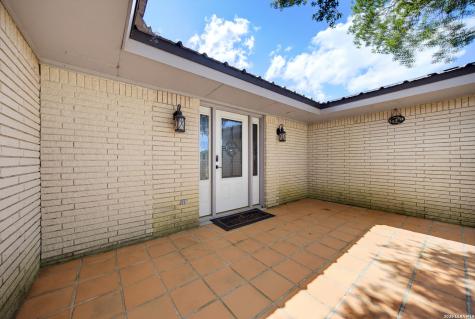 6006 Yucca Trail Beeville TX 78102