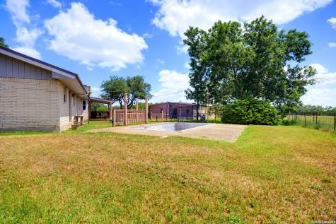 6006 Yucca Trail Beeville TX 78102