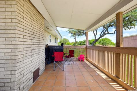 6006 Yucca Trail Beeville TX 78102