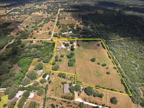 6006 Yucca Trail Beeville TX 78102
