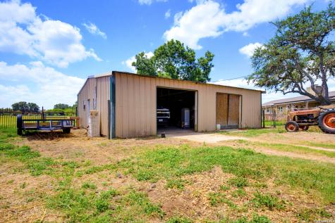 6006 Yucca Trail Beeville TX 78102