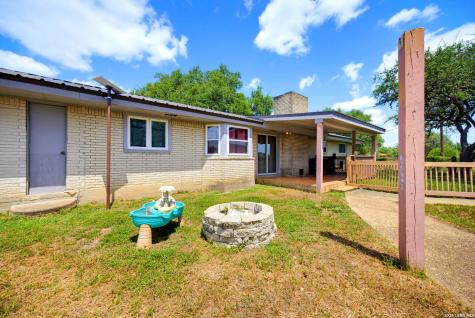 6006 Yucca Trail Beeville TX 78102