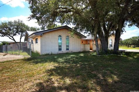 6006 Yucca Trail Beeville TX 78102