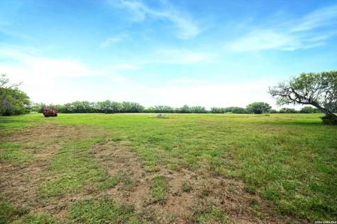 6006 Yucca Trail Beeville TX 78102
