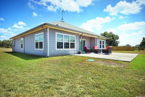 6006 Yucca Trail Beeville TX 78102