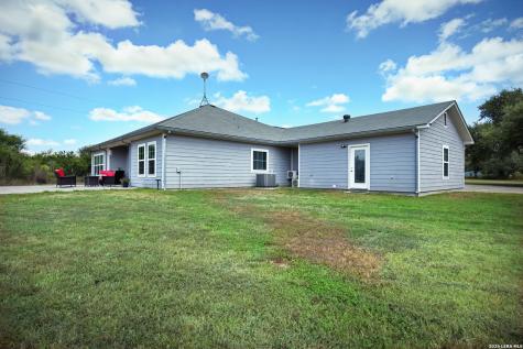 6006 Yucca Trail Beeville TX 78102