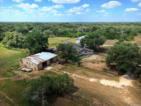 6006 Yucca Trail Beeville TX 78102