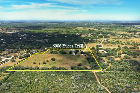 6006 Yucca Trail Beeville TX 78102