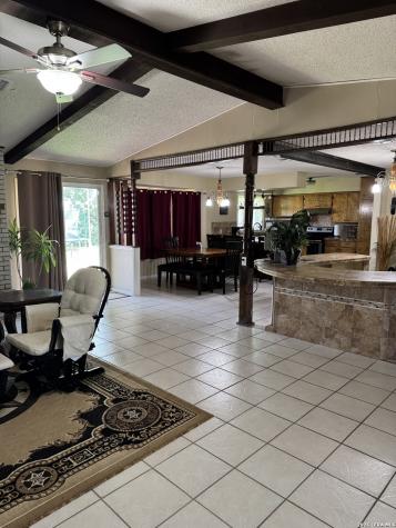 6006 Yucca Trail Beeville TX 78102