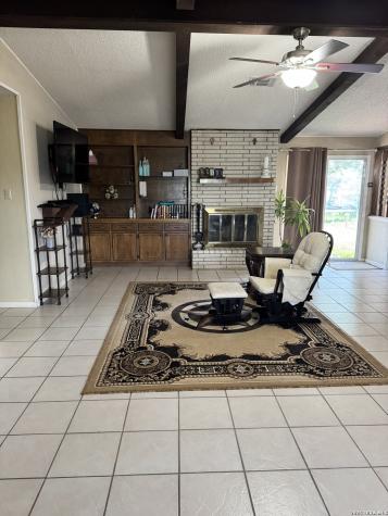 6006 Yucca Trail Beeville TX 78102