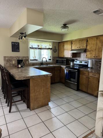 6006 Yucca Trail Beeville TX 78102