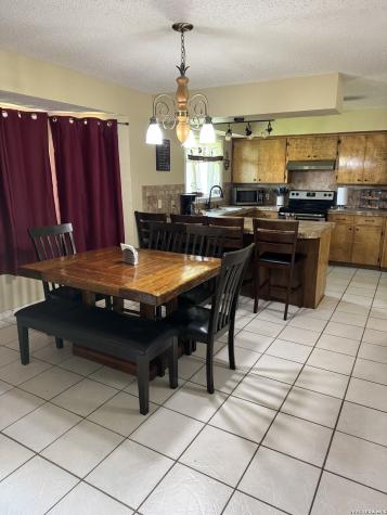 6006 Yucca Trail Beeville TX 78102
