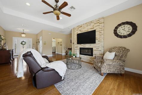 6006 Yucca Trail Beeville TX 78102