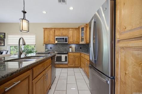 6006 Yucca Trail Beeville TX 78102