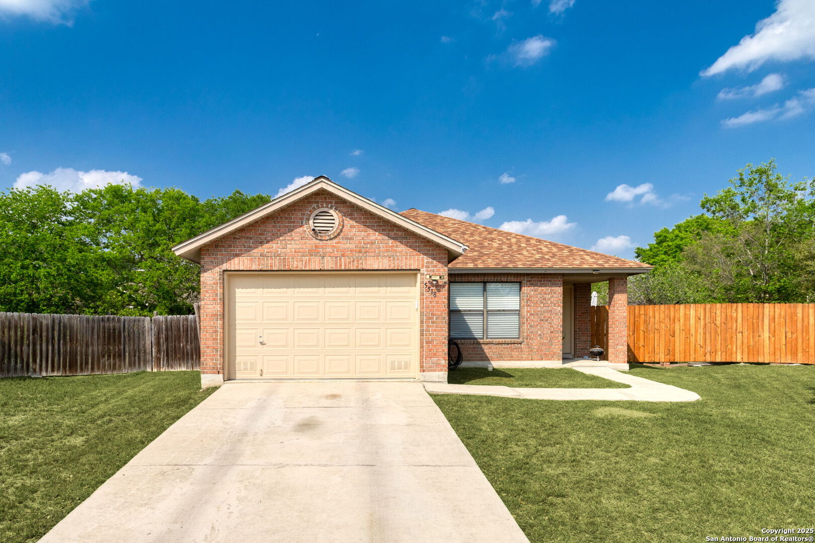 5518 Roanwood San Antonio TX 78244