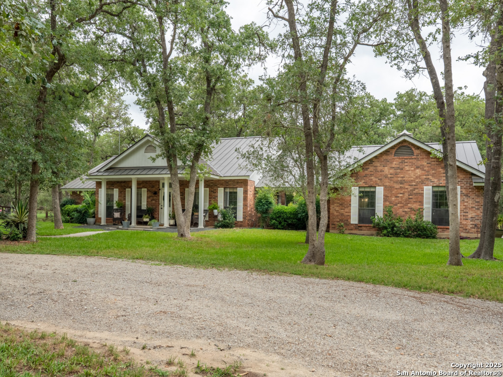 120 Spanish Oak Trail Floresville TX 78114