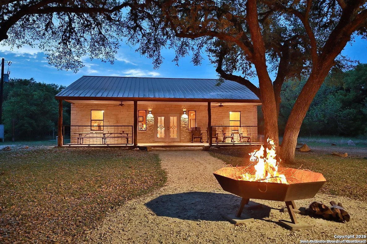 387 Madrone Loop Concan TX 78838