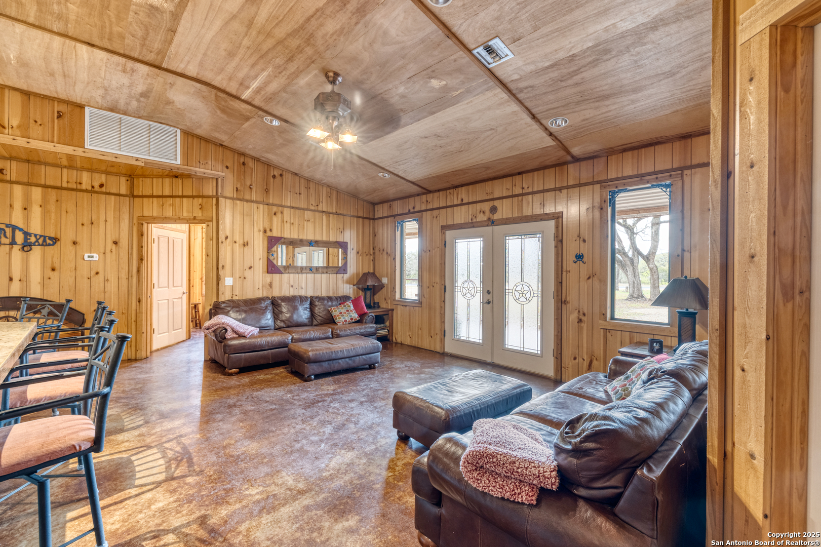 387 Madrone Loop Concan TX 78838