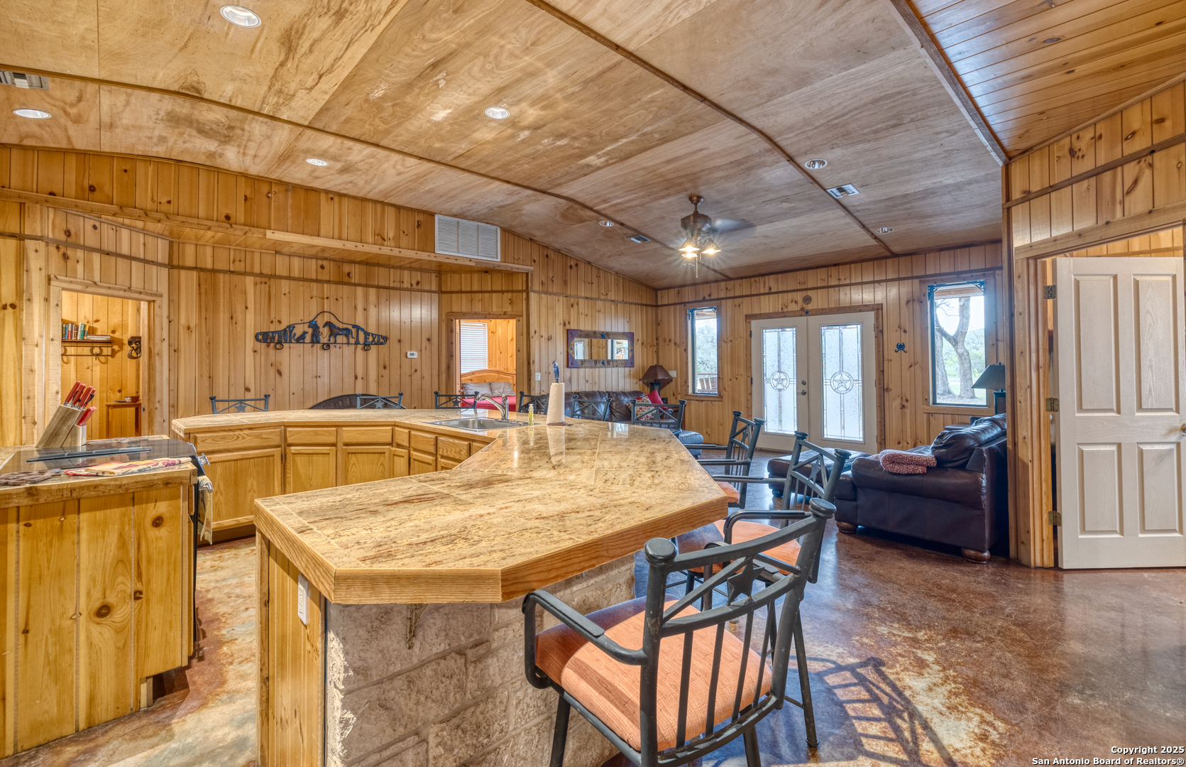 387 Madrone Loop Concan TX 78838