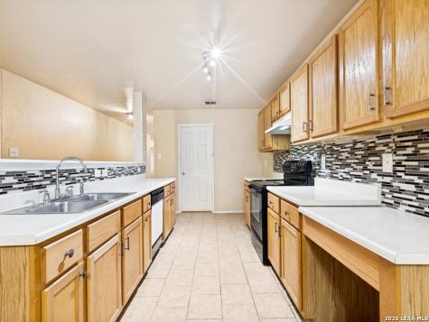 818 Creek Pebble San Antonio TX 78253