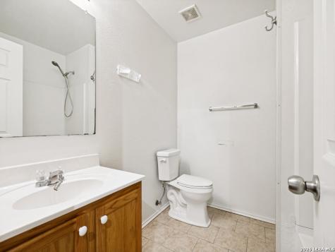 818 Creek Pebble San Antonio TX 78253