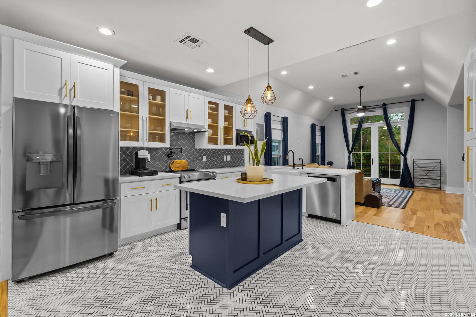 211 W Norwood Court San Antonio TX 78212