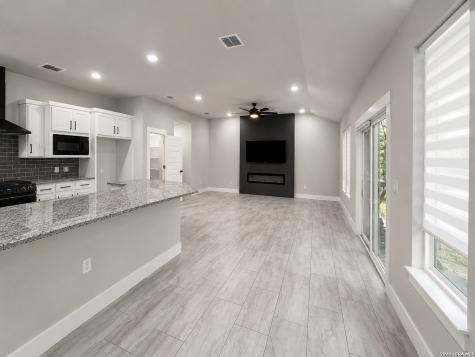 7814 Woodcliff Boulevard Selma TX 78154