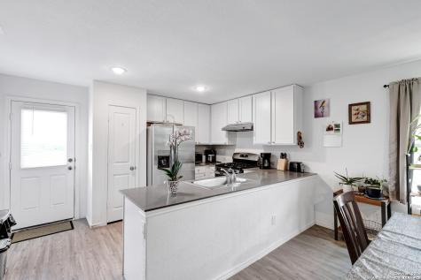9015 Lunar Cove San Antonio TX 78252