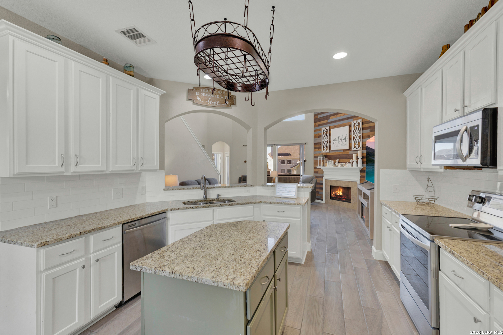 2738 Summit View San Antonio TX 78261