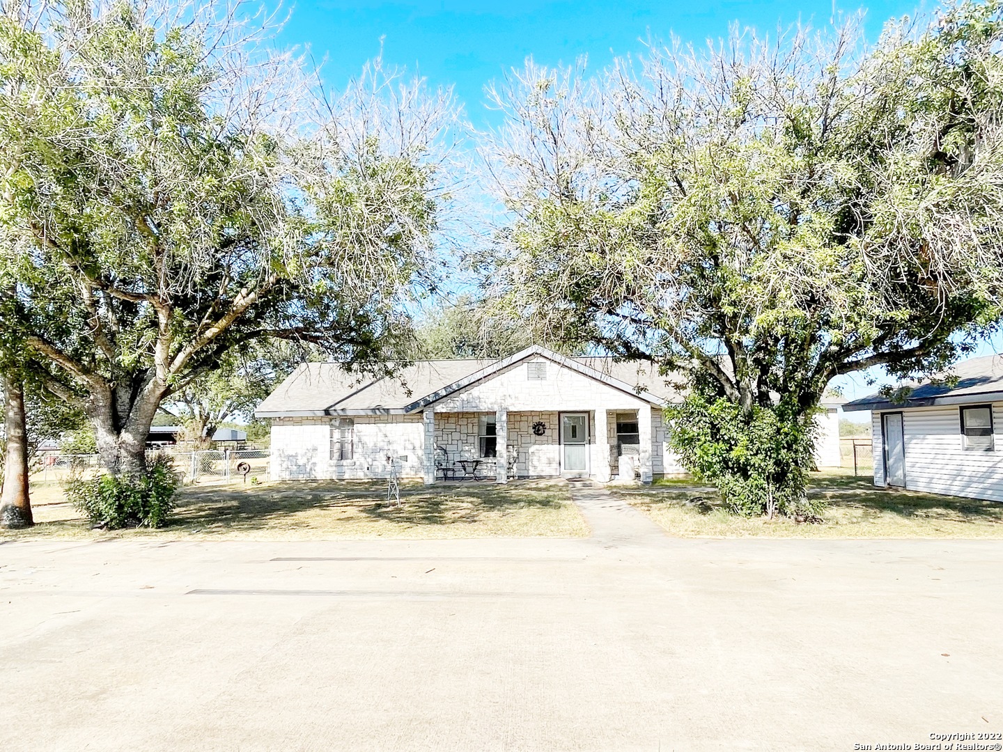 1034 County Road 664 Devine TX 78016