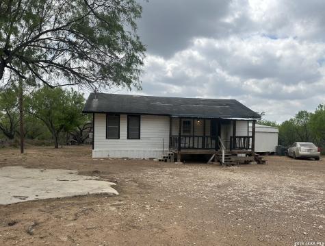 512 E Ave J Christine TX 78026