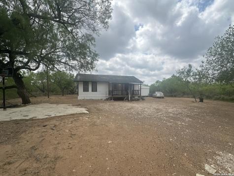 512 E Ave J Christine TX 78026