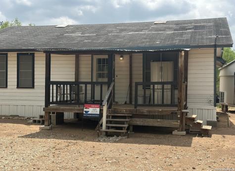 512 E Ave J Christine TX 78026