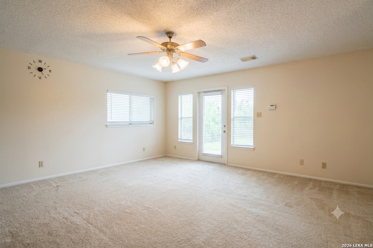 13343 Galicia Universal City TX 78148
