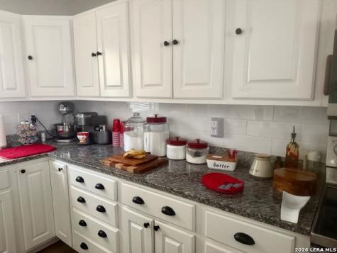 1011 E Hutchinson Beeville TX 78102