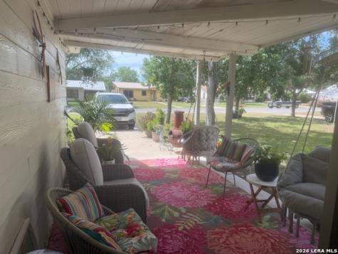 1011 E Hutchinson Beeville TX 78102